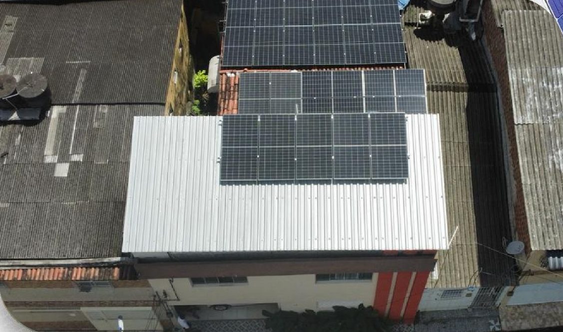 Sistema em telhado metálico em Tejipió, Recife